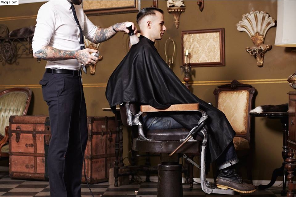 eMagazine Bí mật của chàng thợ cắt tóc đam mê bóng tròn  Báo Người lao  động