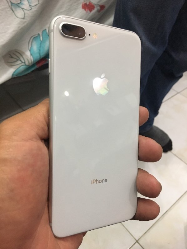 iPhone 8 Plus trắng là một chiếc smartphone đẹp mắt và hiện đại, với màn hình lớn, cấu hình cao và camera chụp ảnh sắc nét. Với iPhone 8 Plus trắng, bạn có thể chụp ảnh đẹp, xem phim, chơi game và làm việc hiệu quả hơn bao giờ hết. Nhanh tay đặt mua ngay để trải nghiệm công nghệ tiên tiến và đẳng cấp của Apple.