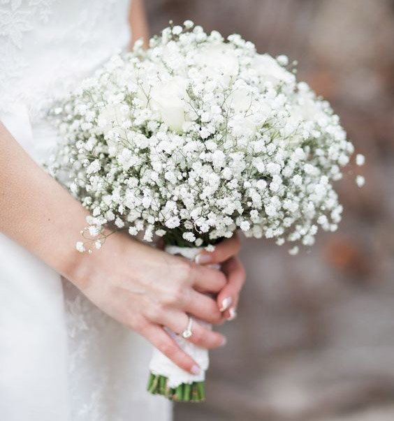 Hoa cưới cô dâu đẹp 2022 với màu trắng tinh khôi 