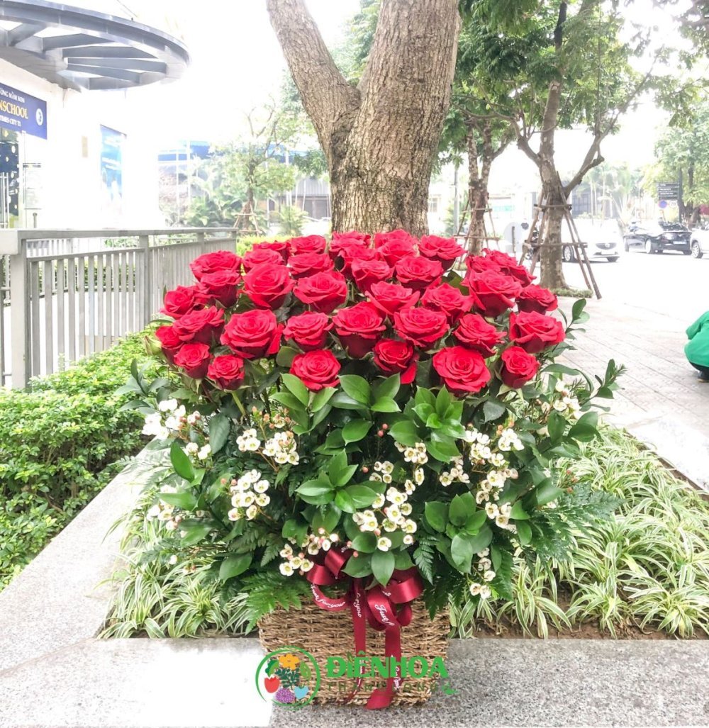 Giỏ hoa hồng đỏ chúc mừng ngày Valentine