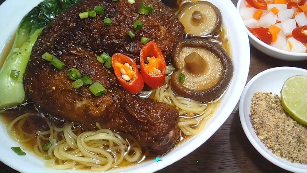 Tẩm bổ cả nhà với món mỳ gà tiềm cùng Sing Chicken