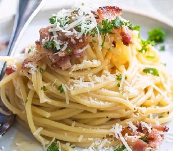 Spaghetti Hải Phòng - Spaghetti Carbonara is a creamy cheese egg noodle dish from romantic Italy