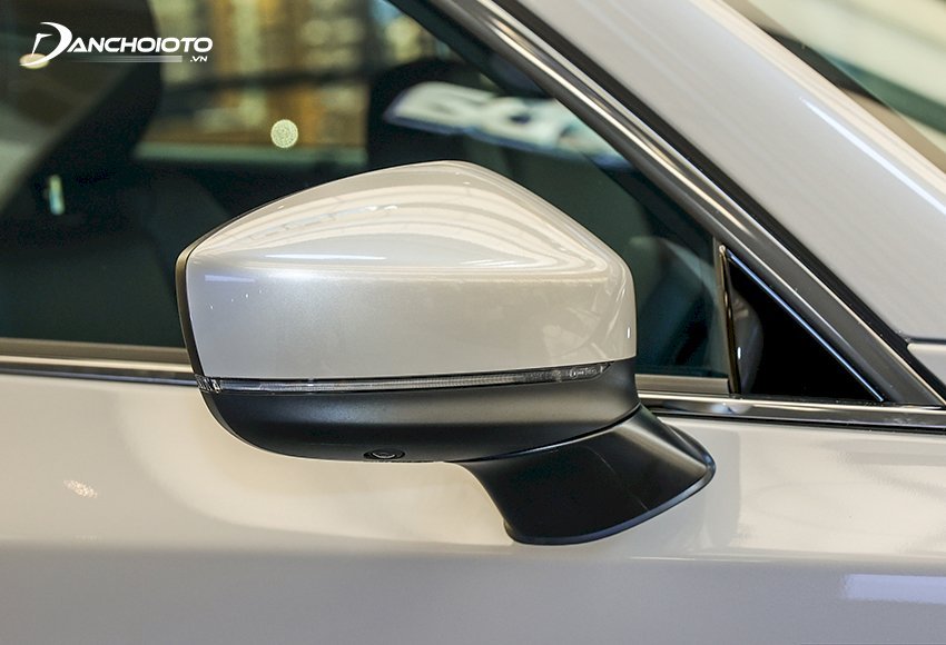 Gương chiếu hậu của Mazda CX-8 2023 có thêm chức năng sấy