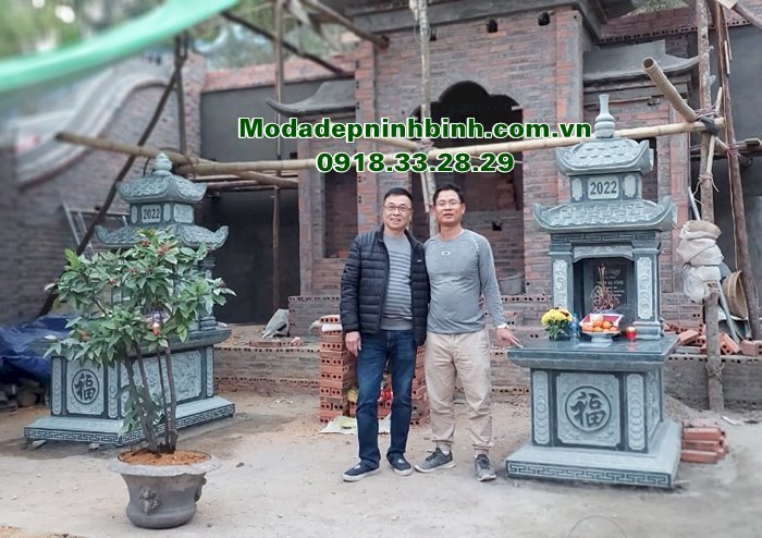 Mộ đá hai mái - mẫu mộ hai mái đá xanh rêu cực đẹp lắp đặt tại Quảng Ninh 