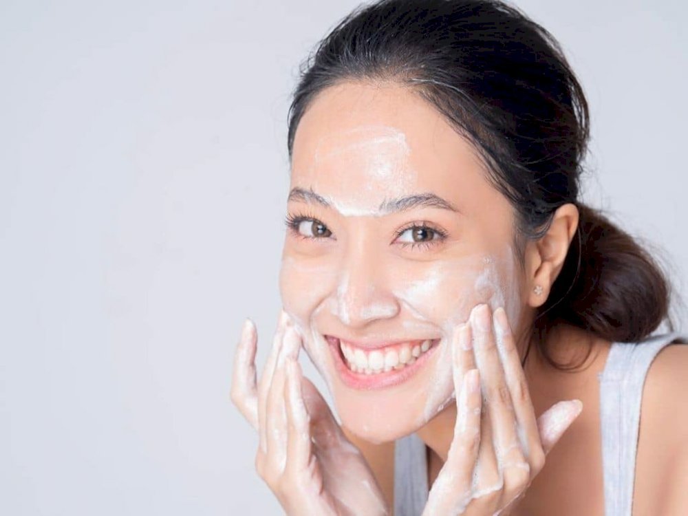 Đâu là loại sữa rửa mặt da khô nữ tốt nhất hiện nay ? – DERMEDIC VIETNAM