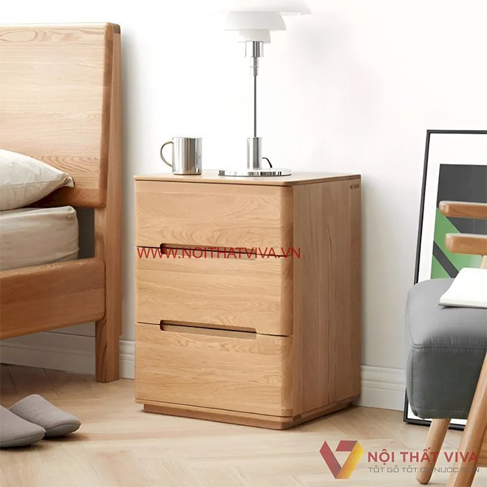 Tủ đầu giường gỗ tự nhiên đẹp, có nhiều ngăn để đồ tiện dụng.