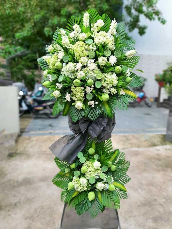 Hoa sen trắng viếng đám tang tăng thêm sự trang trọng cho lễ viếng
