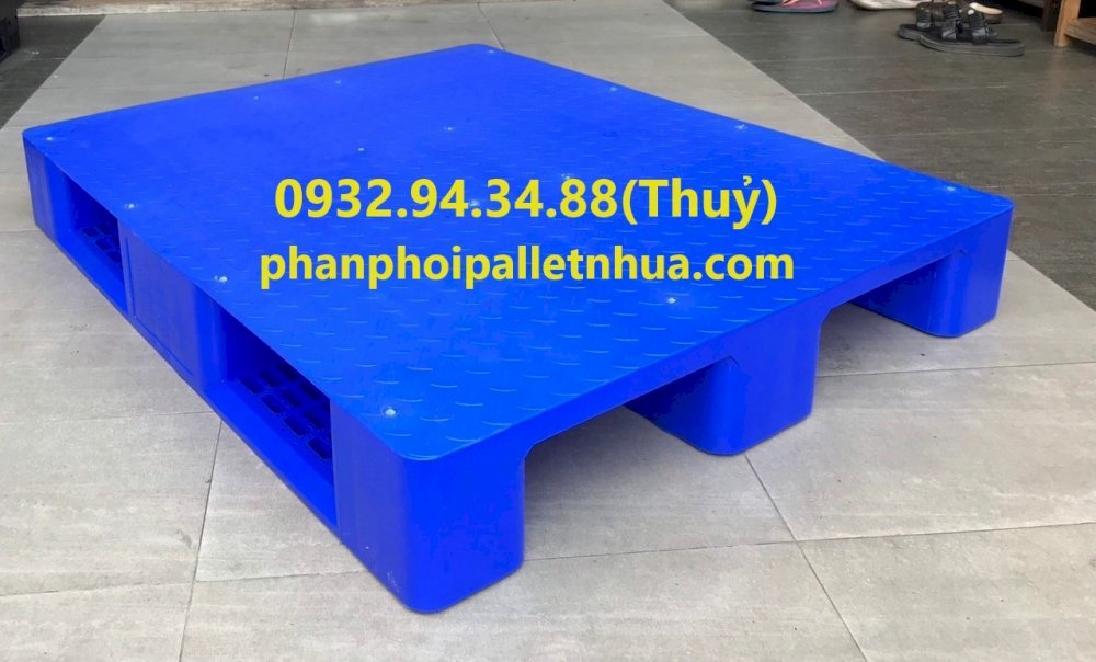 Pallet nhựa màu đen đa dạng mẫu mã