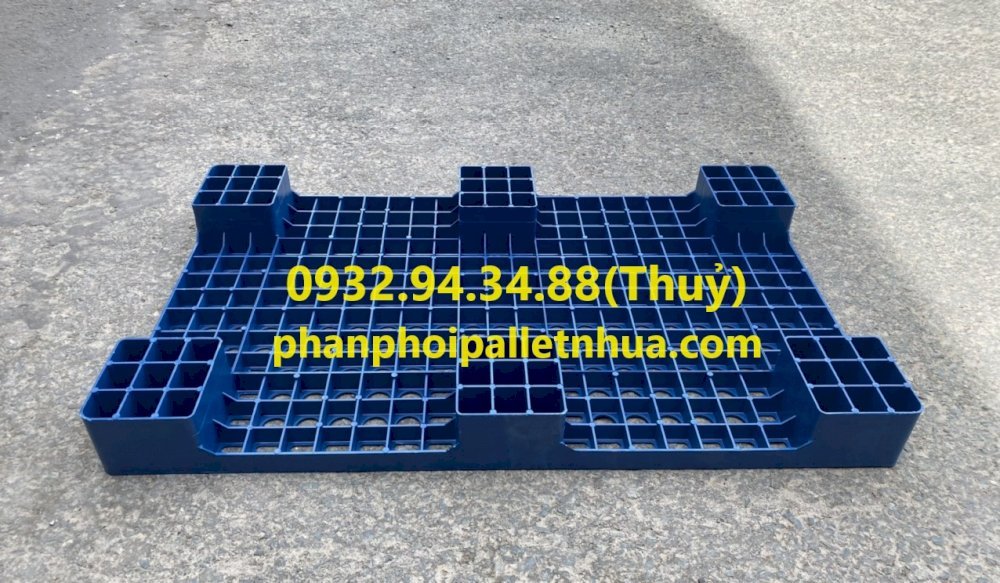 Pallet nhựa màu đen đa dạng mẫu mã