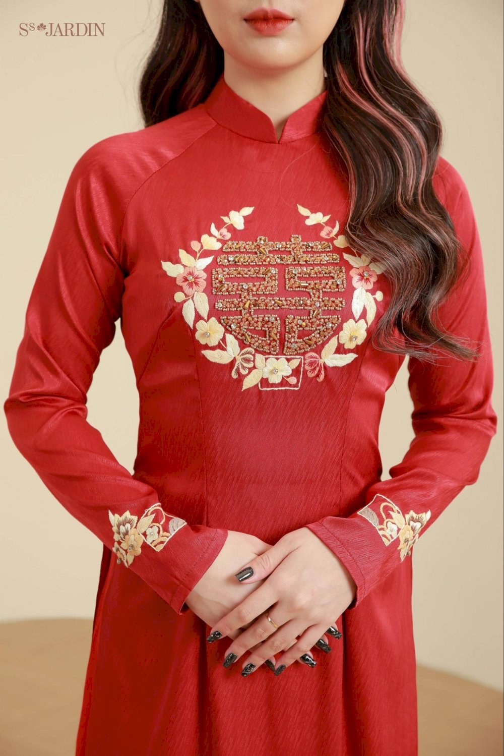 ao-dai-an-hoi-theu-chu-hy-vang-kim