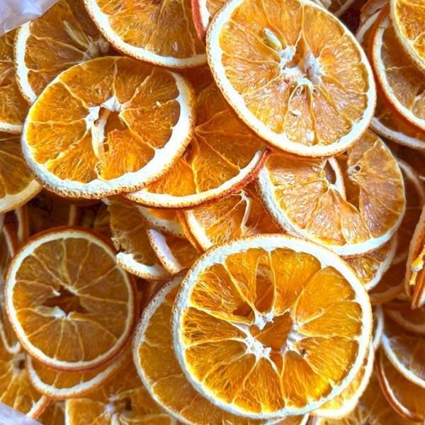 Cam sấy khô được chế biến từ 100% quả cam tươi