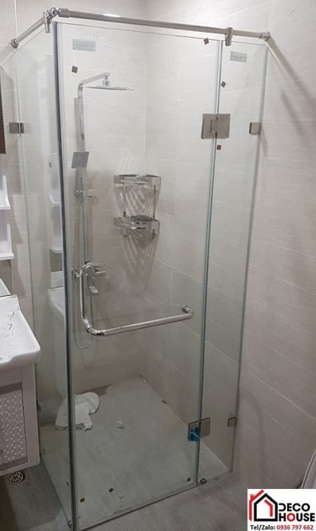 Phòng tắm kính nhỏ vuông góc