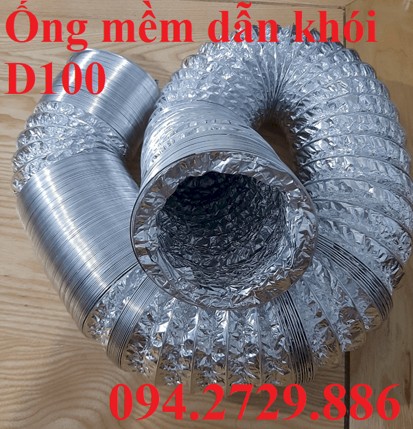 Ống mềm D100 dẫn khói từ thân bếp xuống quạt