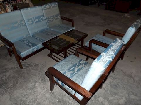 Sofa Gỗ Xưa Có Nệm Cũ Giá Rẻ Tại Hồ Chí Minh