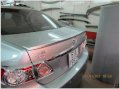 Đuôi cá dán Toyota Altis 2011