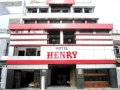 Khách sạn Henry