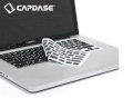 Tấm lót bàn phím Macbook Pro 13-17 inch Capdase KSAPMBPL1-S212 (Đen/Trắng)