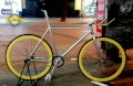 Xe Đạp Fixed Gear Trung Cấp (Trắng Vàng)