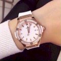 Đồng hồ nữ Hublot vành đá vàng dây trắng 01