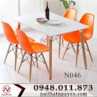 Bàn ghế nhà hàng nhựa chân gỗ Eames 4 ghế 1 bàn Nguyễn N046
