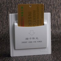 Công tắc điện thẻ từ mặt vuông màu trắng DOBO Samsung V30