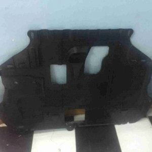 Chắn bùn gầm giữa Ford Focus Ford-5M5916114AA