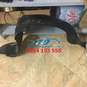 Chắn bùn lòng dè Ford Laser B25D56131