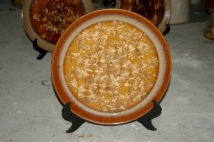 Đĩa men kết tinh mầu nâu vàng của sắt ô xít(36cm)