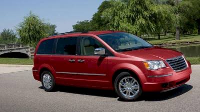 Chrysler Town & Country LX 3.3 AT 2010