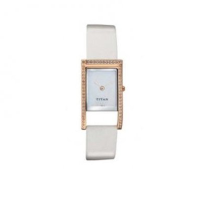 Đồng hồ đeo tay Titan 2459WL01