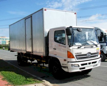 Xe tải thùng kín Hino FG8JPSB 8.1 tấn