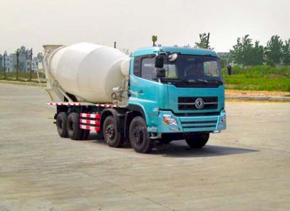 Xe trộn bê tông DongFeng 8DFL1310A 6.9 m3