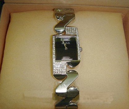 Đồng hồ đeo tay Gucci 152