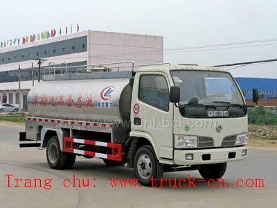 Xe tải cách nhiệt thực phẩm lỏng DongFeng EQ1060TJ20D3 4.53 m3