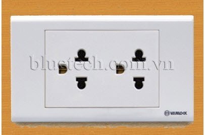 Ổ cắm đôi 3 chấu VANLOCK S186UE2