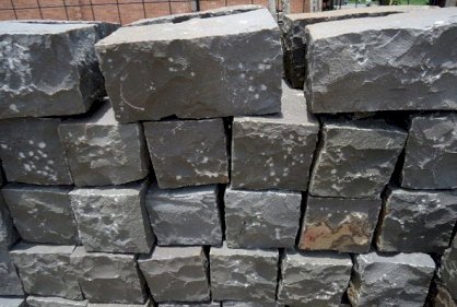 Đá basalt chẻ tay tự nhiên 150x200x300