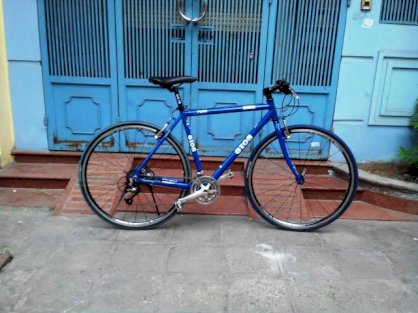Xe đạp thể thao Touring Gios màu xanh