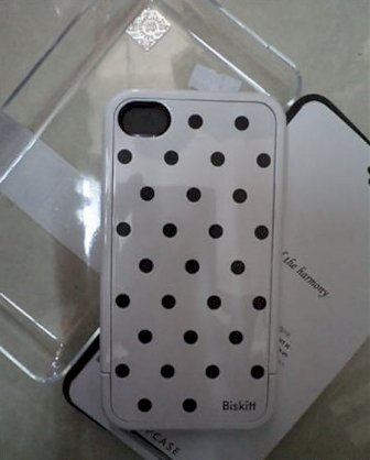 Ốp lưng Biskitt chấm bi thời trang cho iphone 4 / iphone 4S VO56