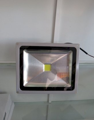 Led pha chiếu sáng màu trắng LPV50W