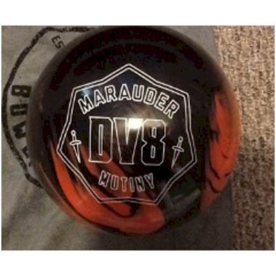 DV8 Marauder Mutiny bowling ball. 15lb