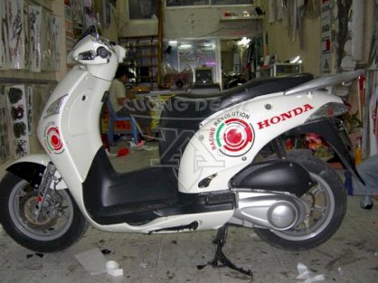 Dán decal xe Honda @ Dragon