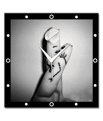 Bluegape Finger Kiss Design Wall Clock