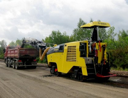 Xe cào bóc mặt đường BOMAG BM 1000/35