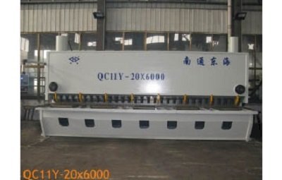 Máy cắt tôn thủy lực Donghai QC11Y-20X6000