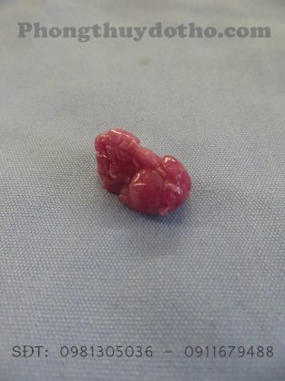 Mặt tỳ hưu đá ruby hồng dài 1,7 x 1,1 cm