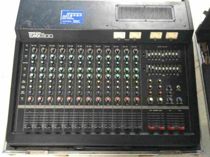 Bộ trộn âm Mixer Yamaha EMX300