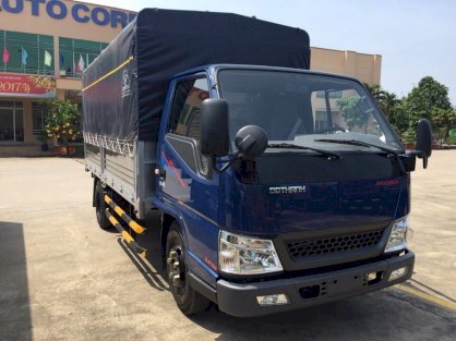 Xe tải thùng có mui phủ HYUNDAI IZ49 tải 2,4 tấn thùng 4m2 2017