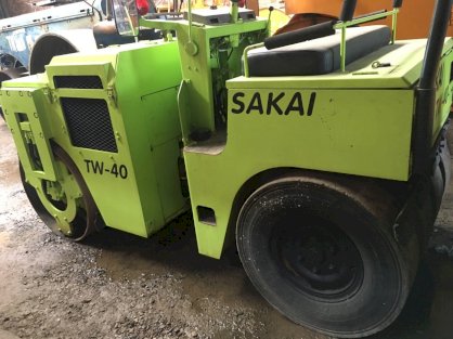 Xe lu rung SAKAI TW40 4 Tấn