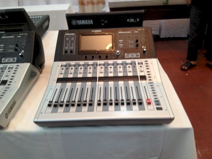 Mixer Yamaha TF1