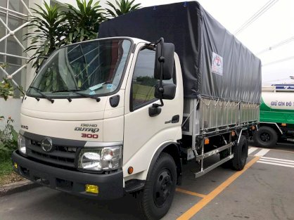 Xe tải HINO XZU352J - 3.5 tấn (thùng phủ mui)